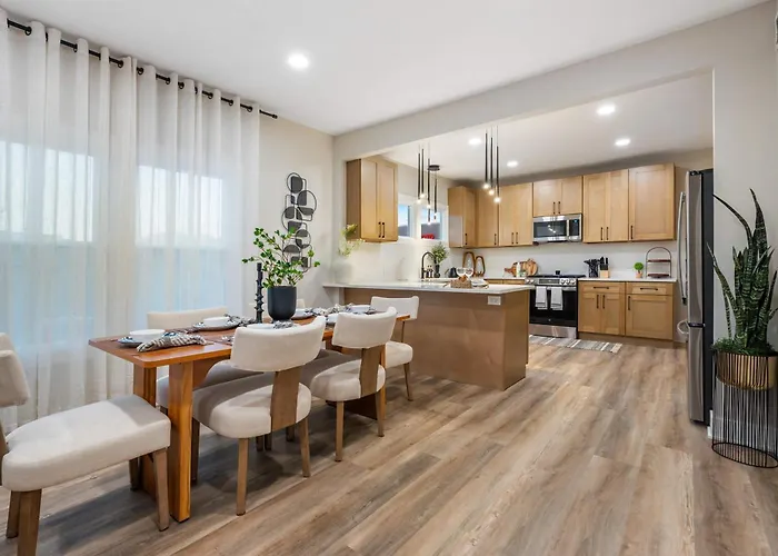 Elevated Gem - Sleeps 12 - 20 Mins To Downtown Chicago *