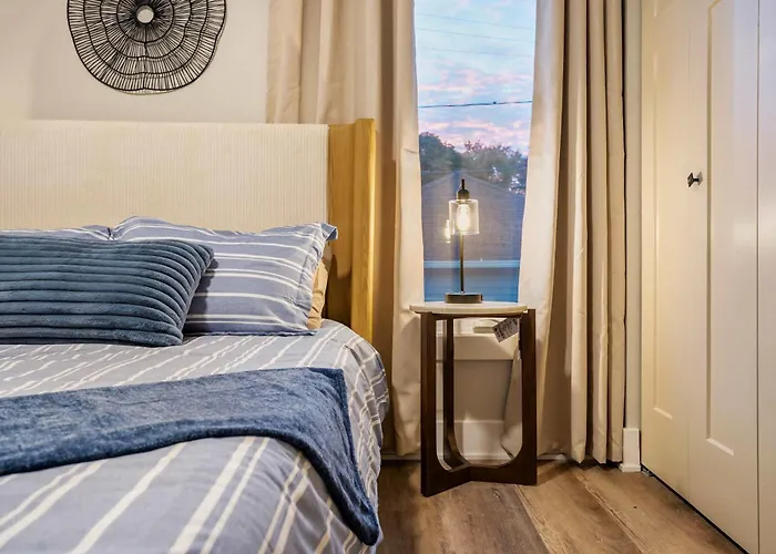 Elevated Gem - Sleeps 12 - 20 Mins To Downtown Chicago