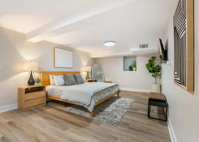 Дом отдыха Elevated Gem - Sleeps 12 - 20 Mins To Downtown Chicago