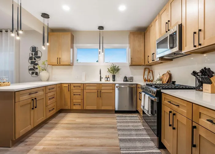 Дом отдыха Elevated Gem - Sleeps 12 - 20 Mins To Downtown Chicago *